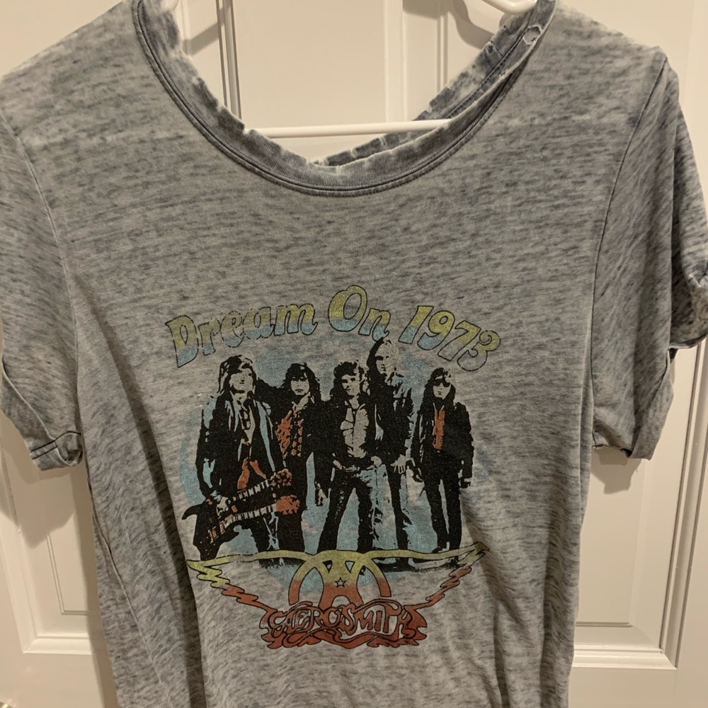grey tshirt